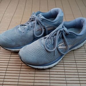 Brooks Adrenaline GTS 20 Gray Running Shoes Womens Size 11. 303pm